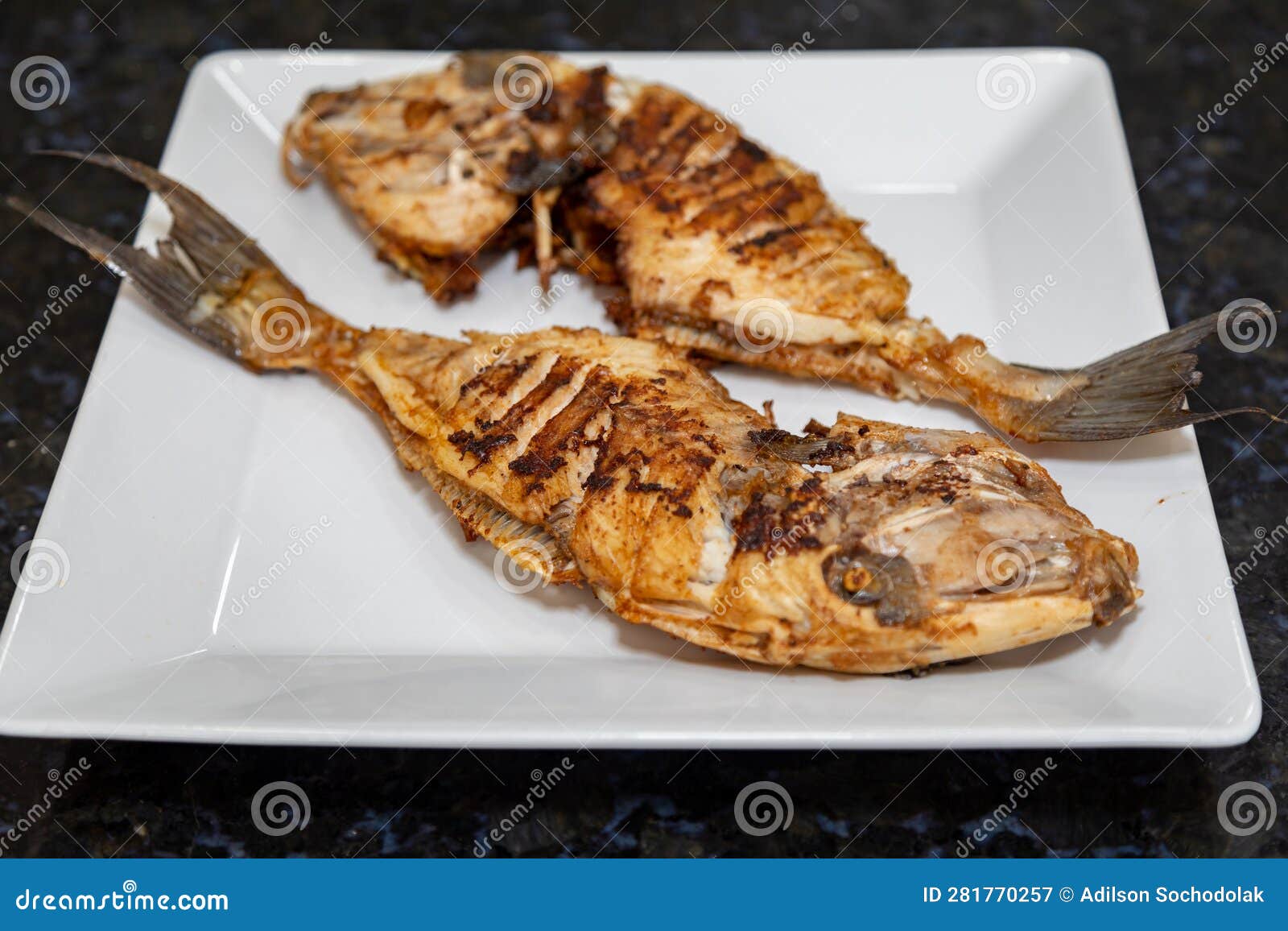 clean and seasoned peroÃ¡ fish (balistes capriscus) .