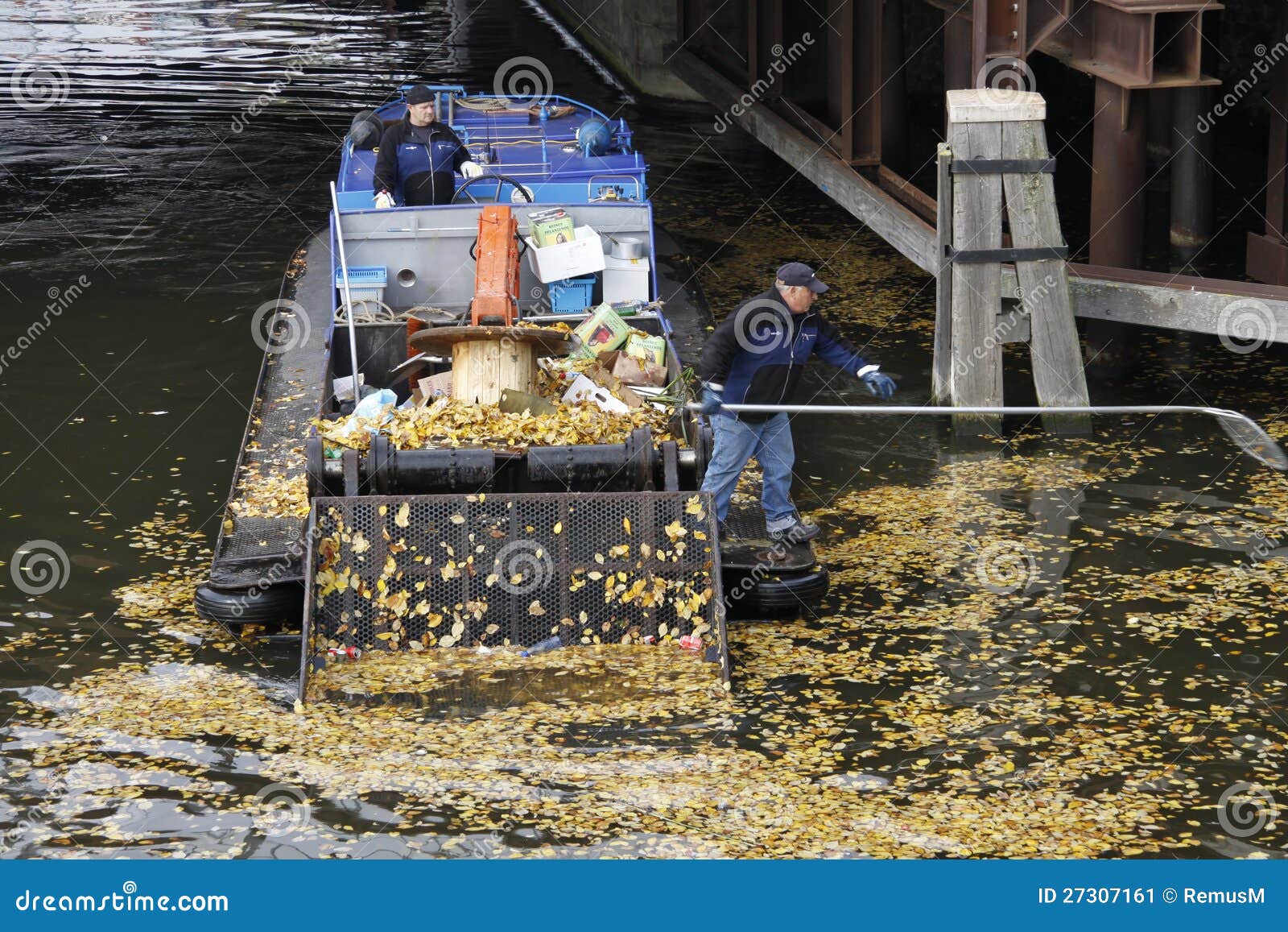Cleaning boat editorial photo. Image of nature, cleaning 27307161