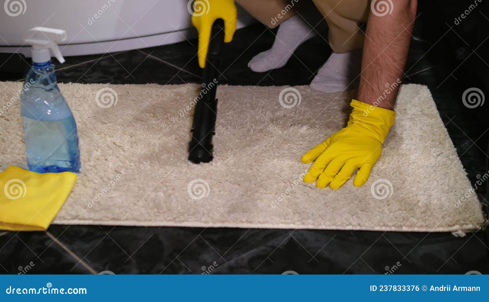 Cleaning the Carpet with a Vacuum Cleaner, Remove the Stain on the