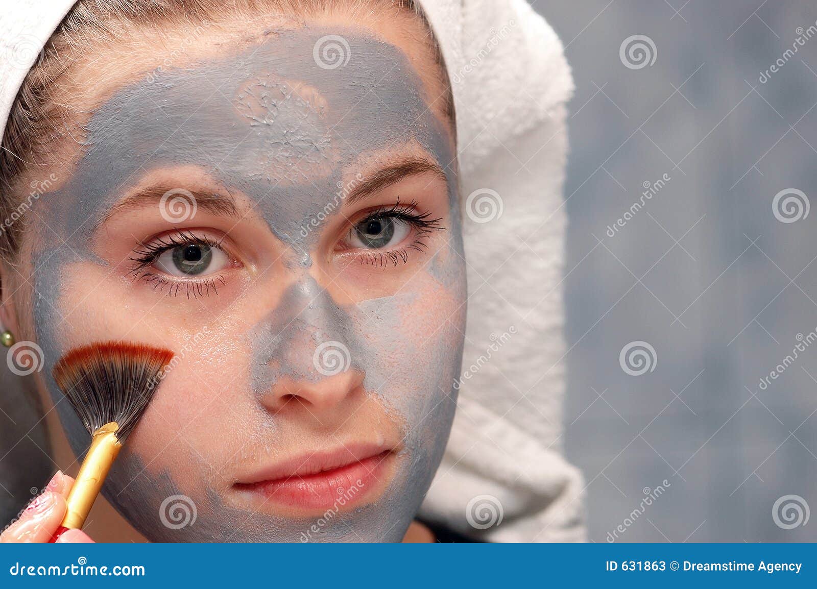 cleaning a facial mask