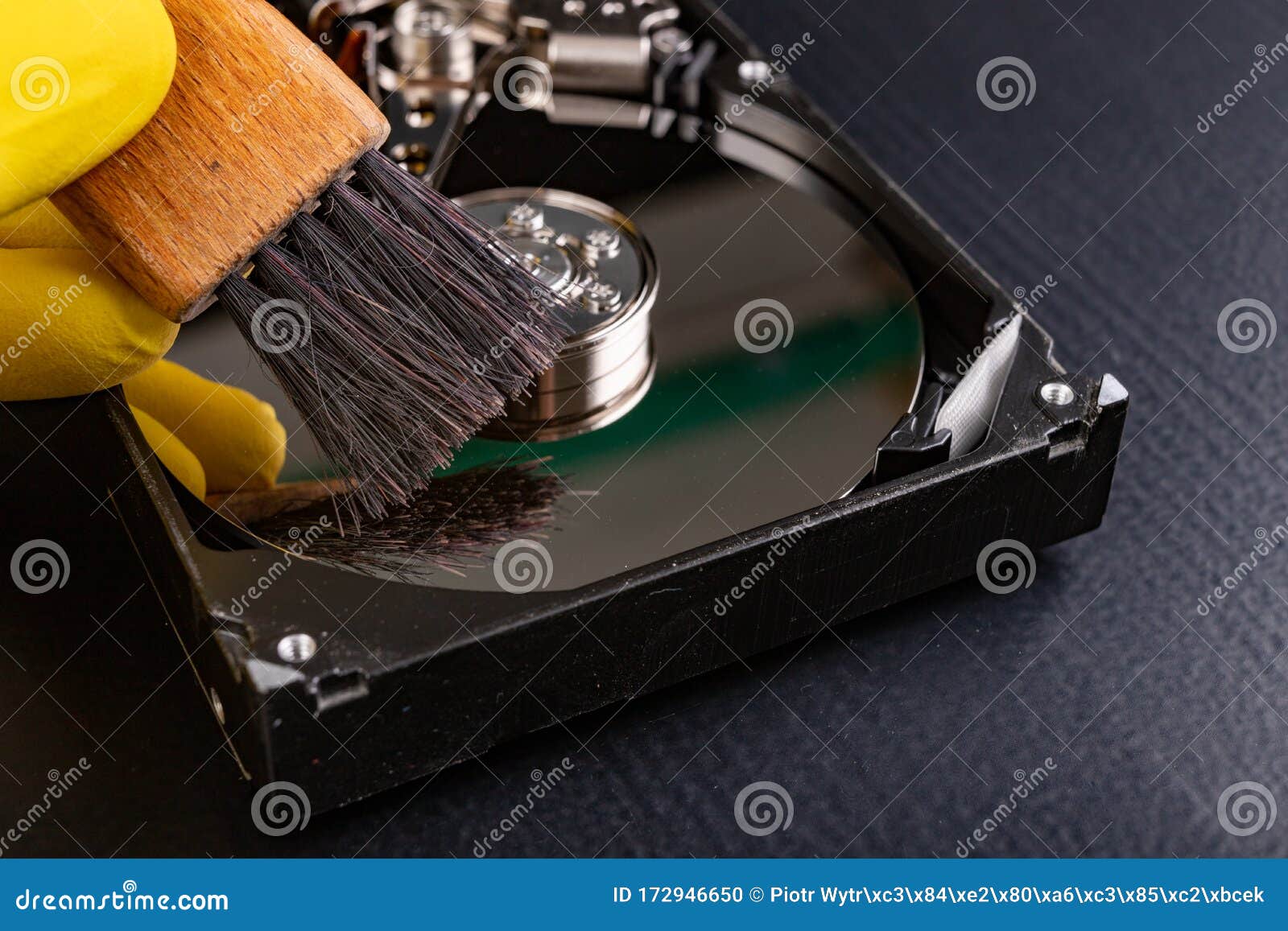 Cleaning the Hard Disk with a Brush. Vacuuming Old Disk Data on Your