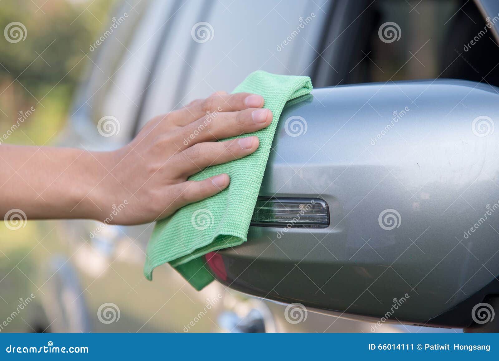 Cleaning side mirror car. stock image. Image of light 66014111