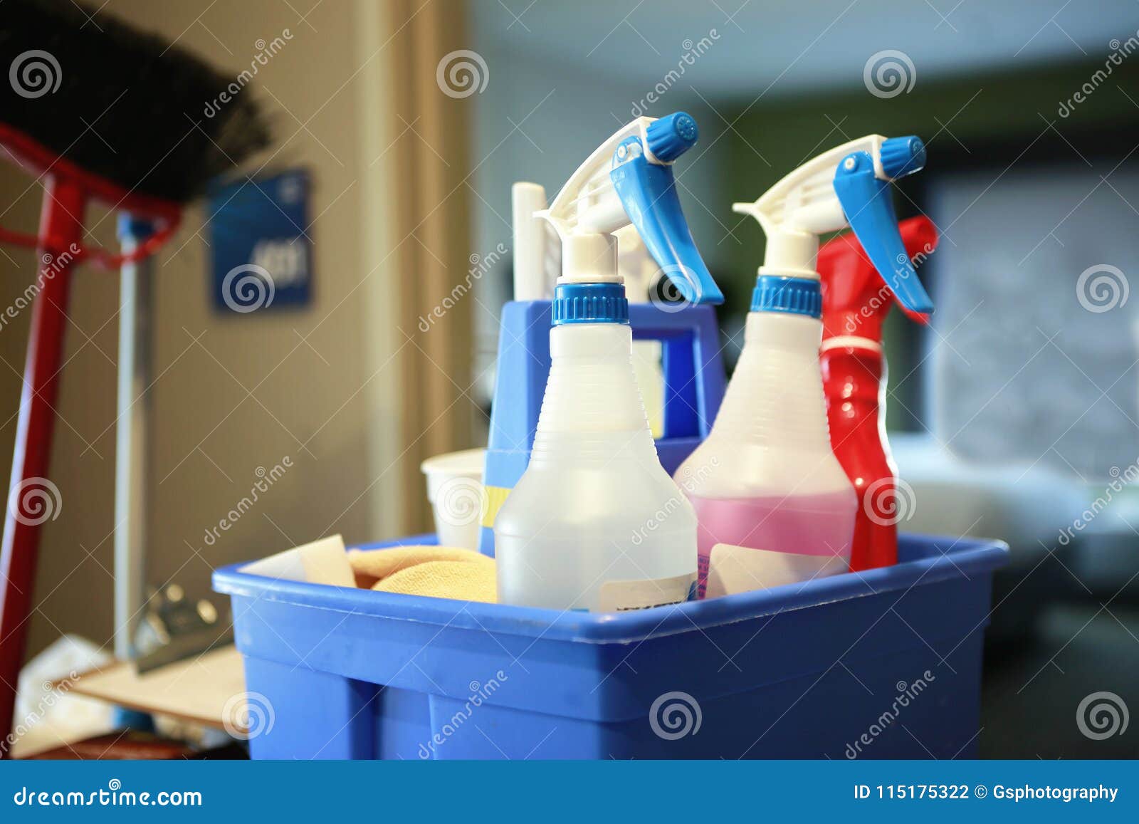 https://thumbs.dreamstime.com/z/cleaning-tools-concept-hotel-hallway-cleaners-cart-equipment-115175322.jpg