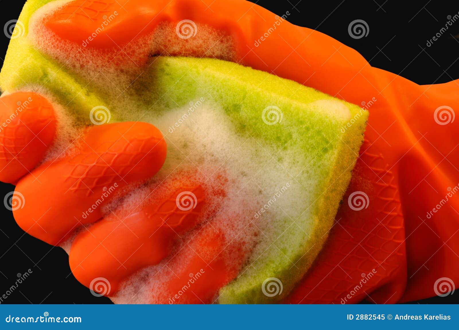 Cleaningström. Handskehand - rymd orange skyddande soapy svamp
