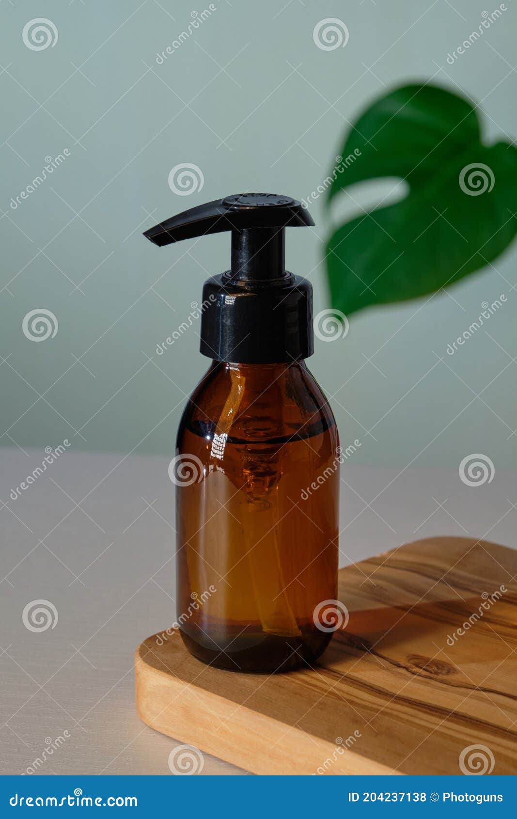 Download 586 Clear Pump Bottle Mockup Photos Free Royalty Free Stock Photos From Dreamstime
