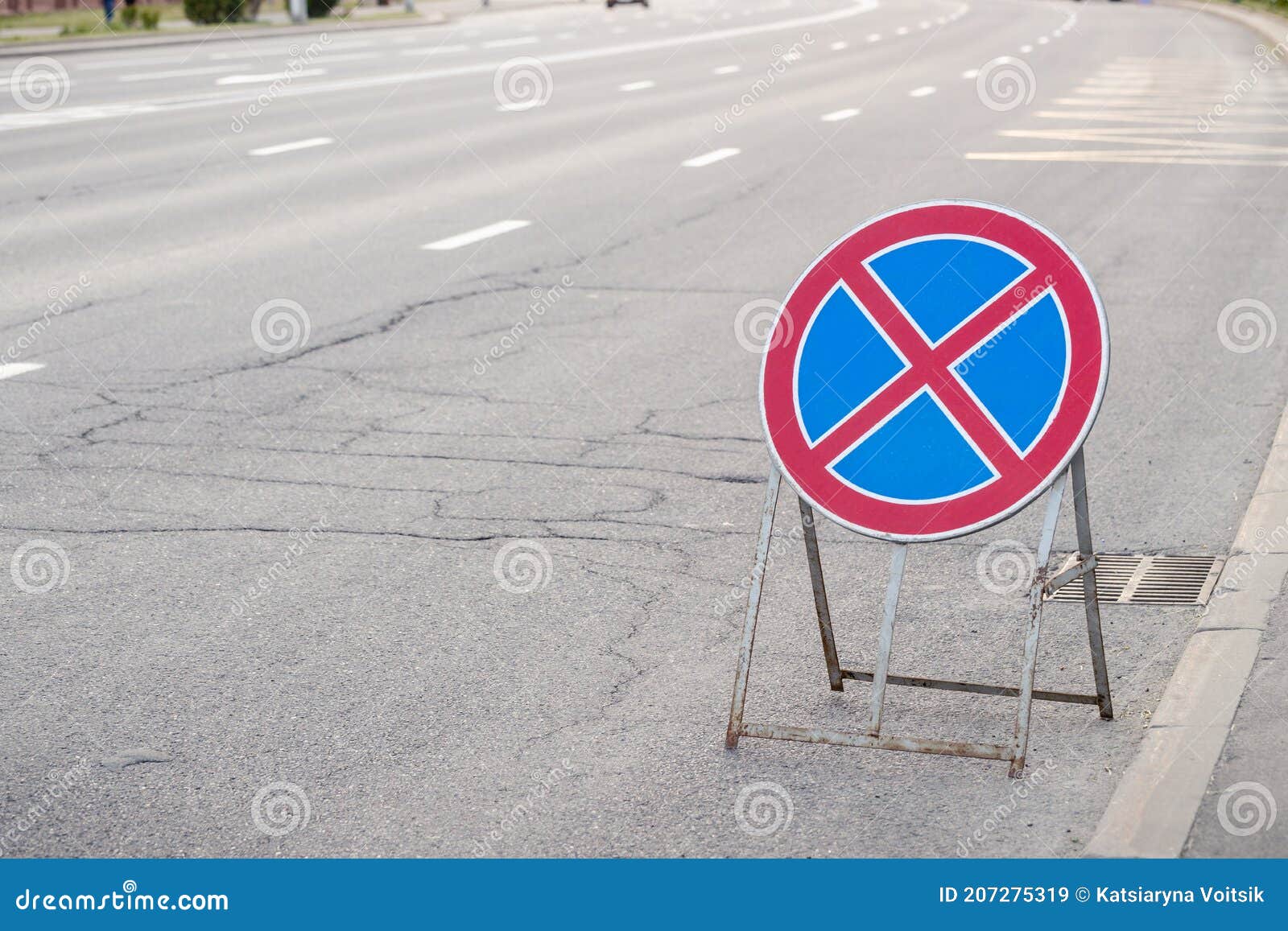 Hãy khám phá hình ảnh về biển báo giao thông để trang bị kiến thức về luật lệ đường phố và an toàn giao thông trên đường đi của bạn.