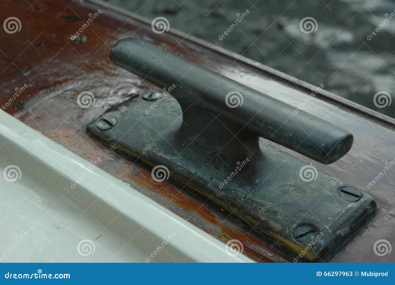 Cleat on a Wooden Boat stock image. Image of ocean, side 66297963