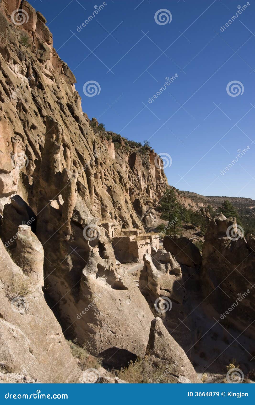cliff dwellings at bandrlier new mexico