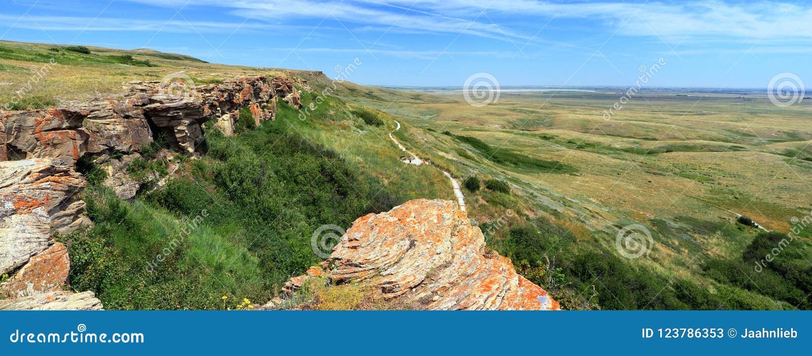 head smashed in buffalo jump unesco world hertiage site, panorama of cliffs and prairie landscape, alberta, canada