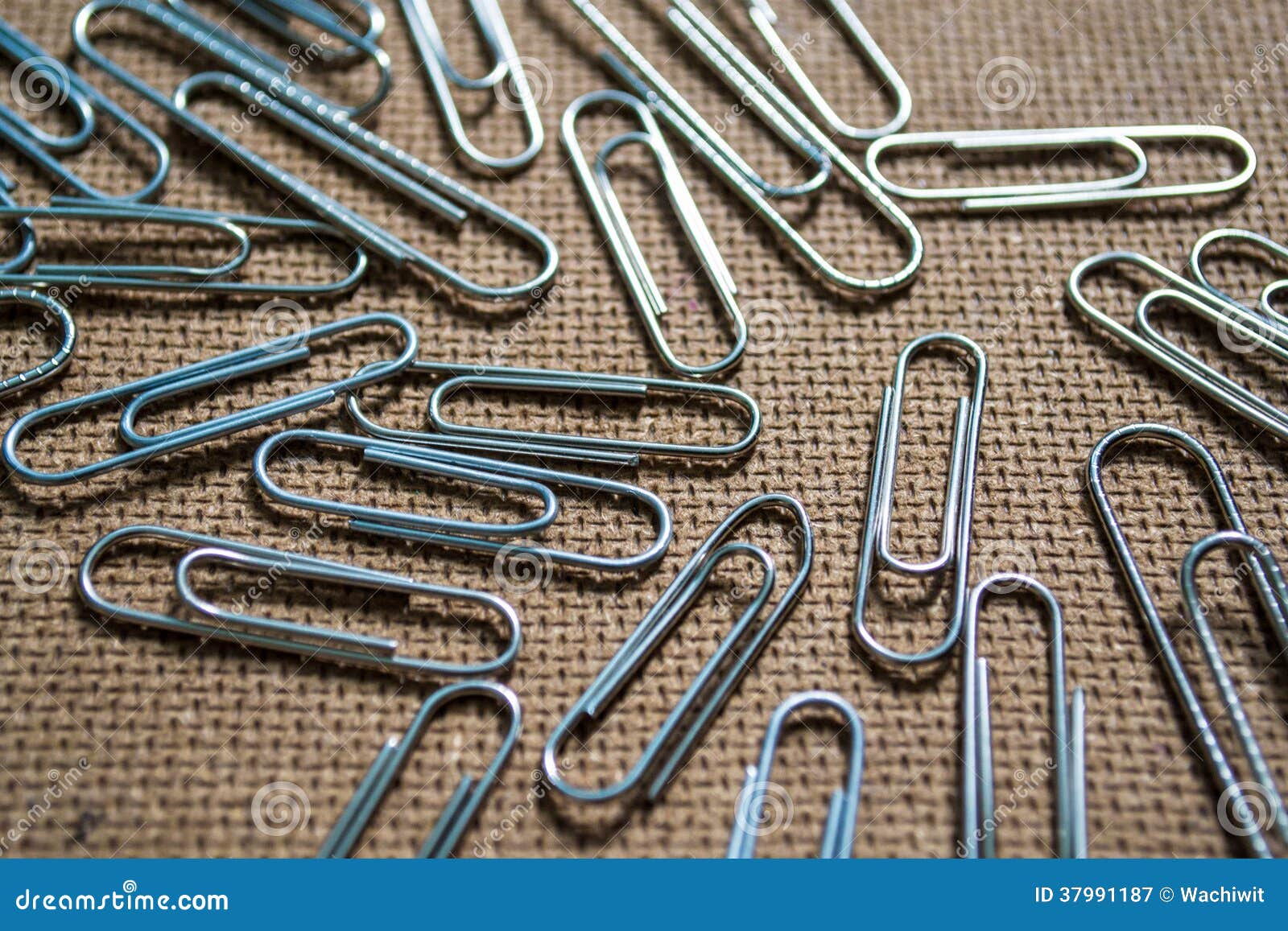 Clipes de papel imagem de stock. Imagem de metal, ângulo 37991187