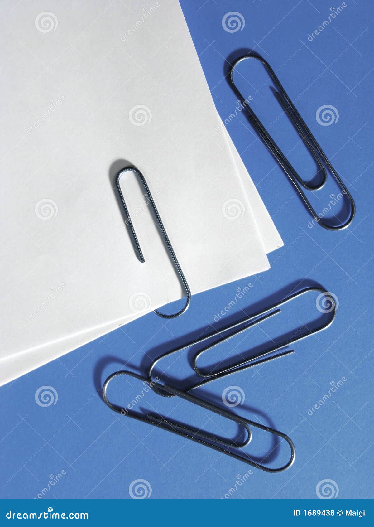 Clips de papel foto de archivo. Imagen de notas, ordenado 1689438