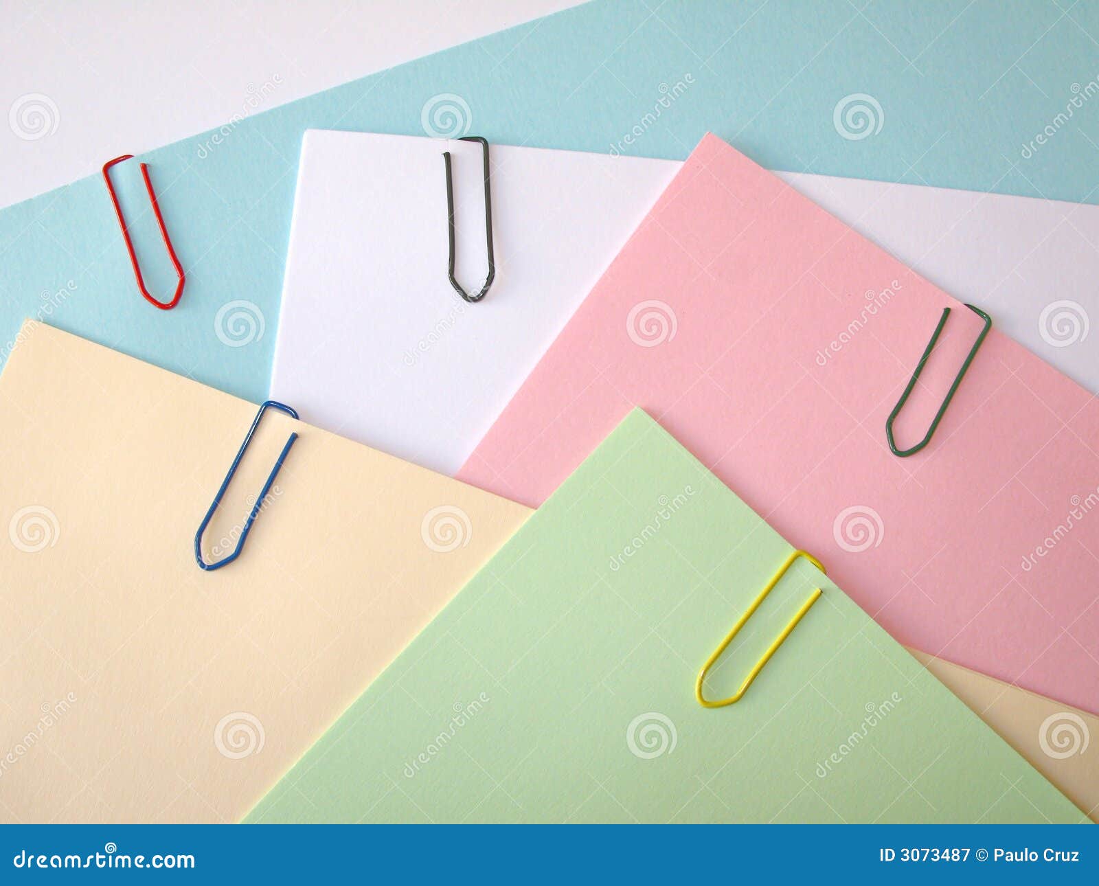 Clips de papel imagen de archivo. Imagen de archivo, carpeta 3073487