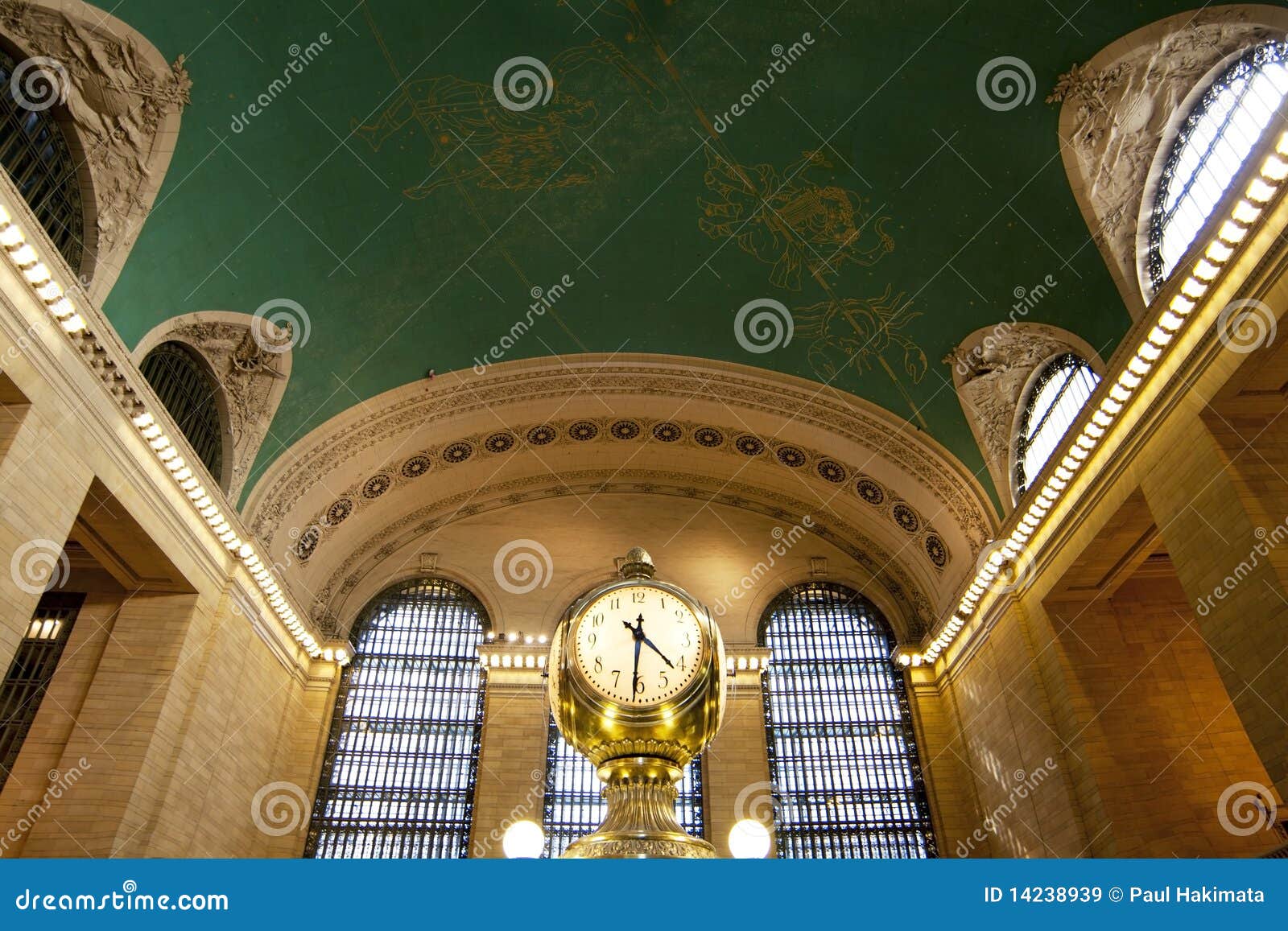 Clock In Grand Central Train Station Editorial Stock Image