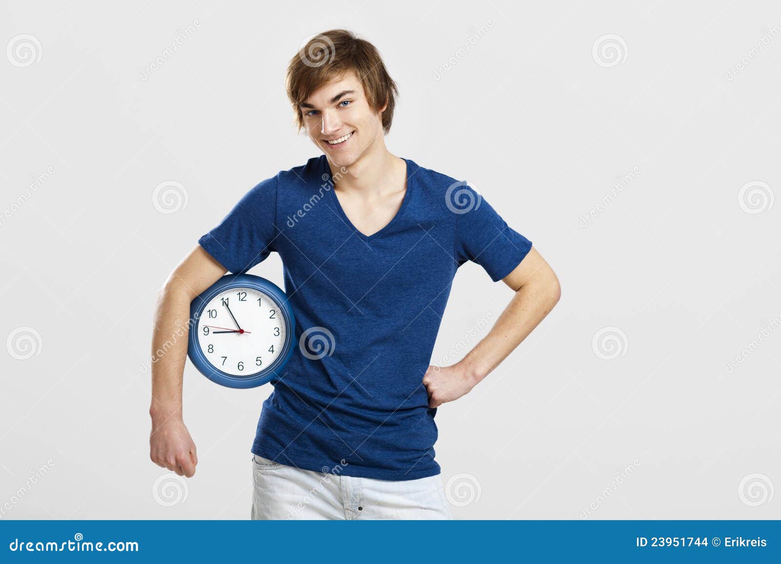 Фото клок мена 2.0. Человек с часами. Часовой человек. Человек с часами в полный рост. Человек часы клок Мэн.