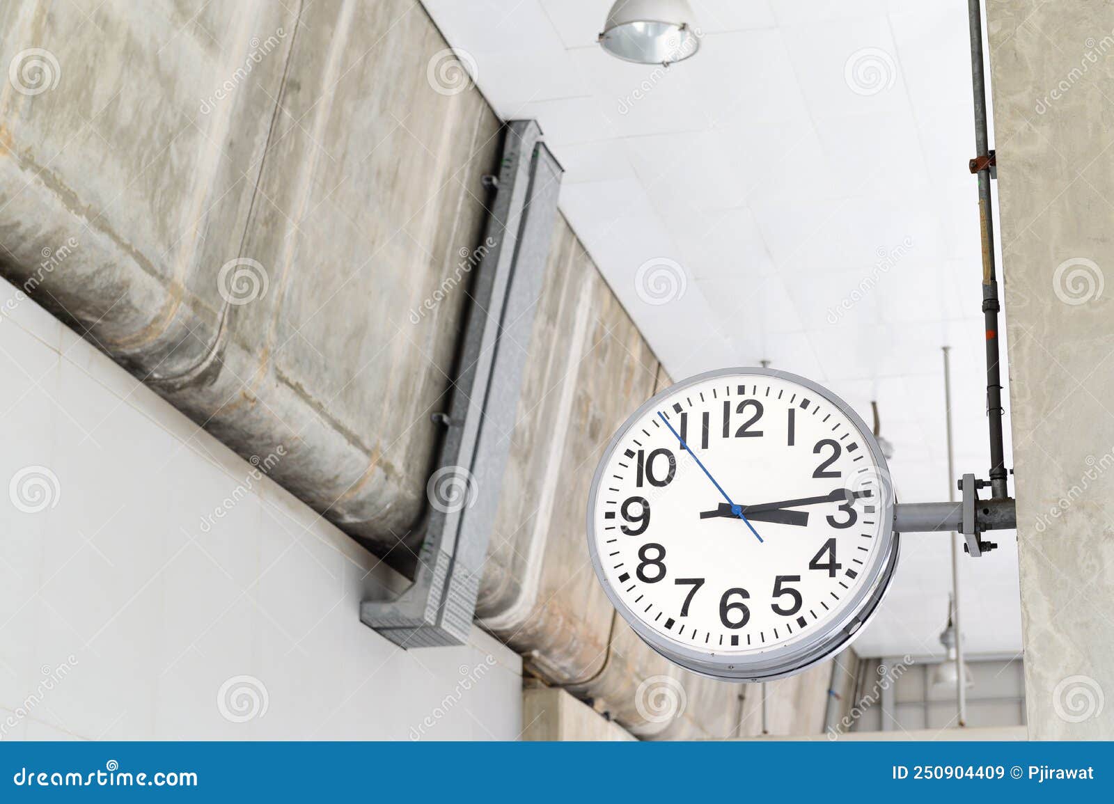 Clock in railway station stock image. Image of arrival 250904409