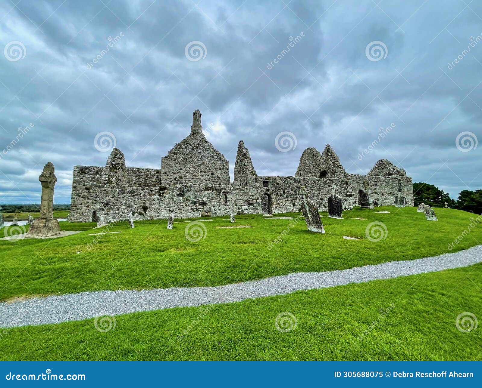 clonmacnoise monastery, county offaly, ireland