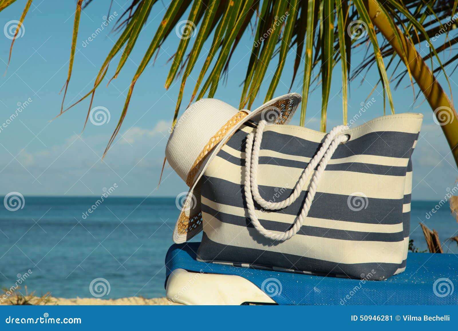 Close up beach bag and hat stock image. Image of climate 50946281
