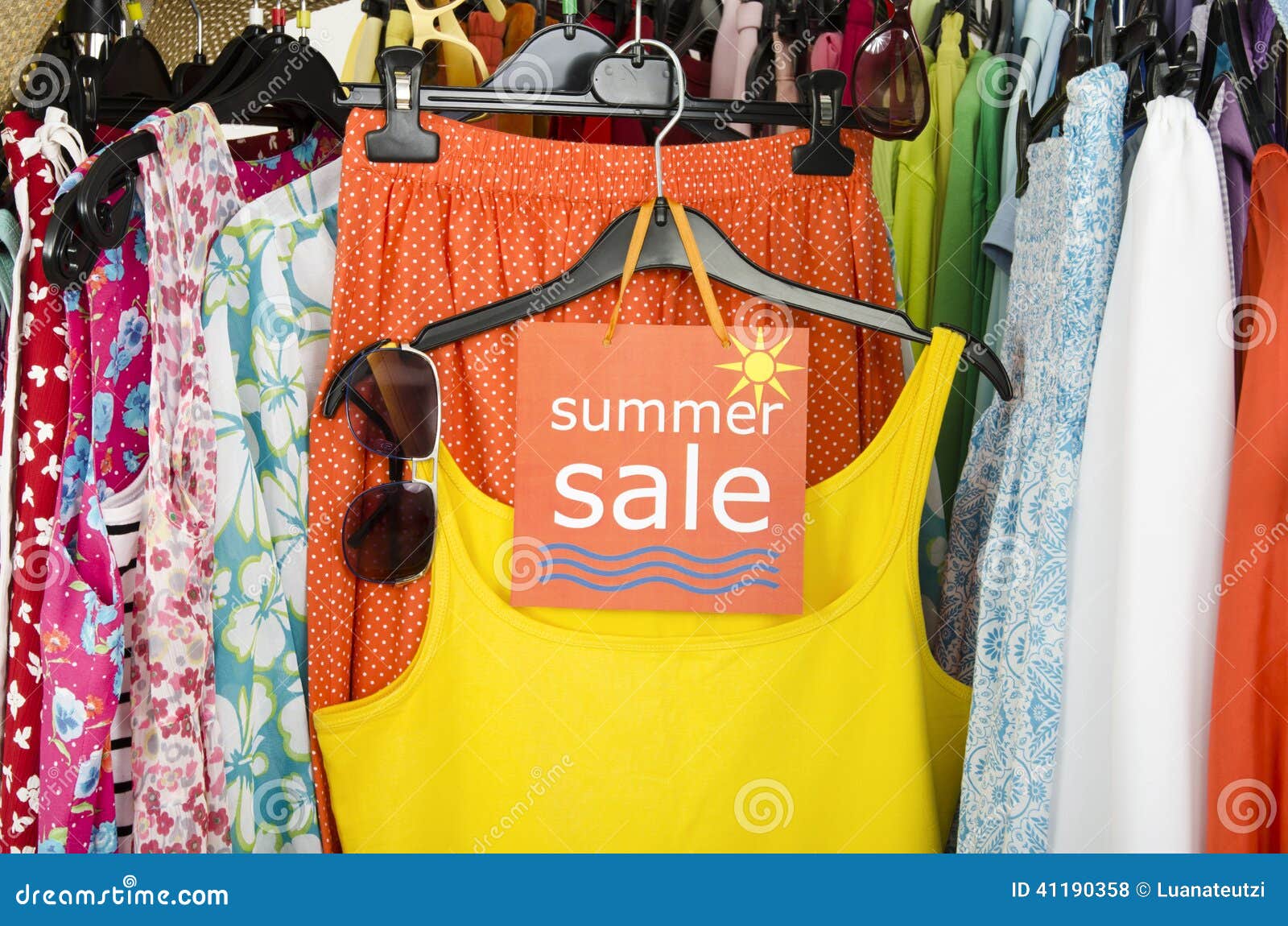 Close Up On A Big Sale Sign For Summer Clothes. Stock Photo - Image of label, clothing: 41190358