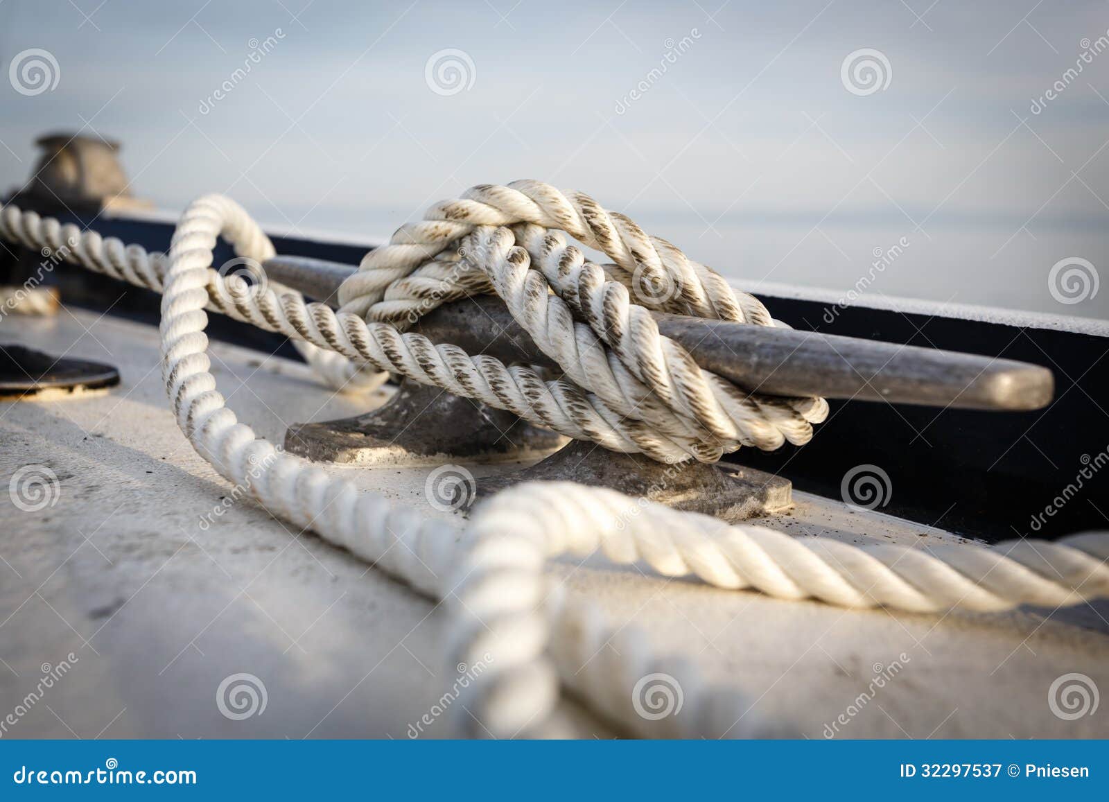 Close Up of Boat Cleat and Rope Stock Image Image of moor, boat 32297537