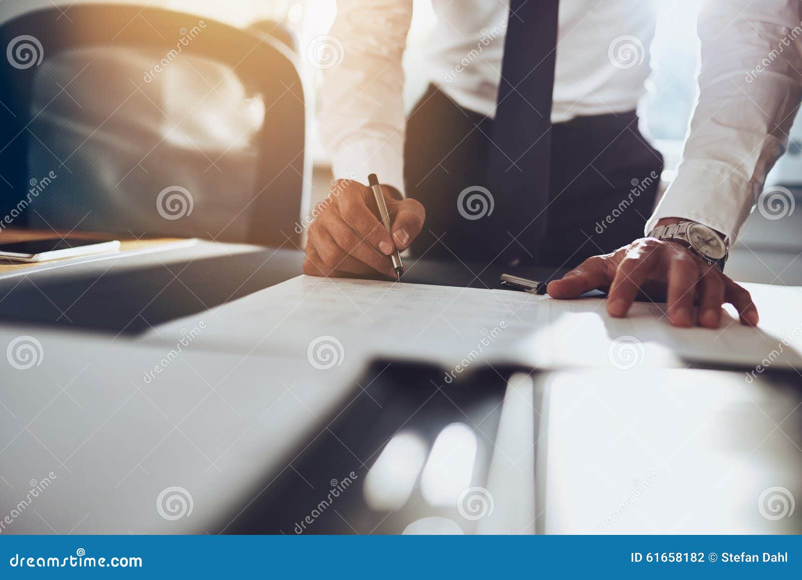 close up business man signing contract