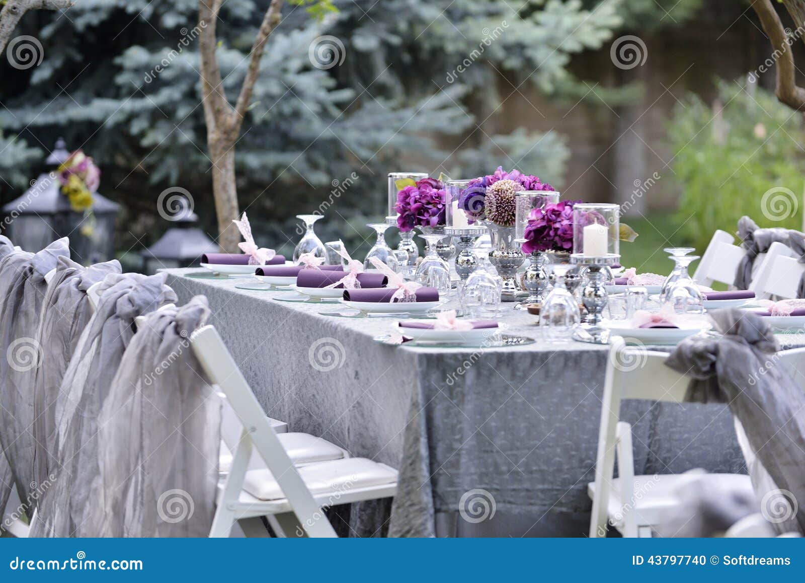 close-up catering table set