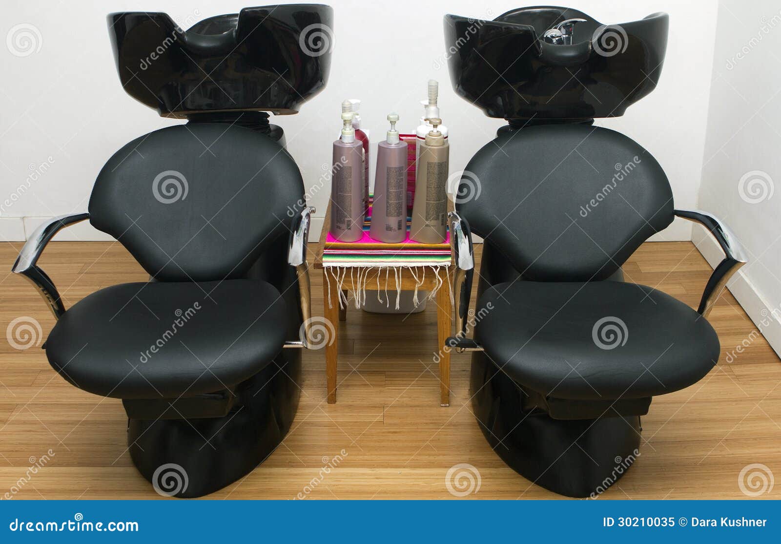 Hair Salon Sinks And Chairs Stock Image Image Of Beauty Floor