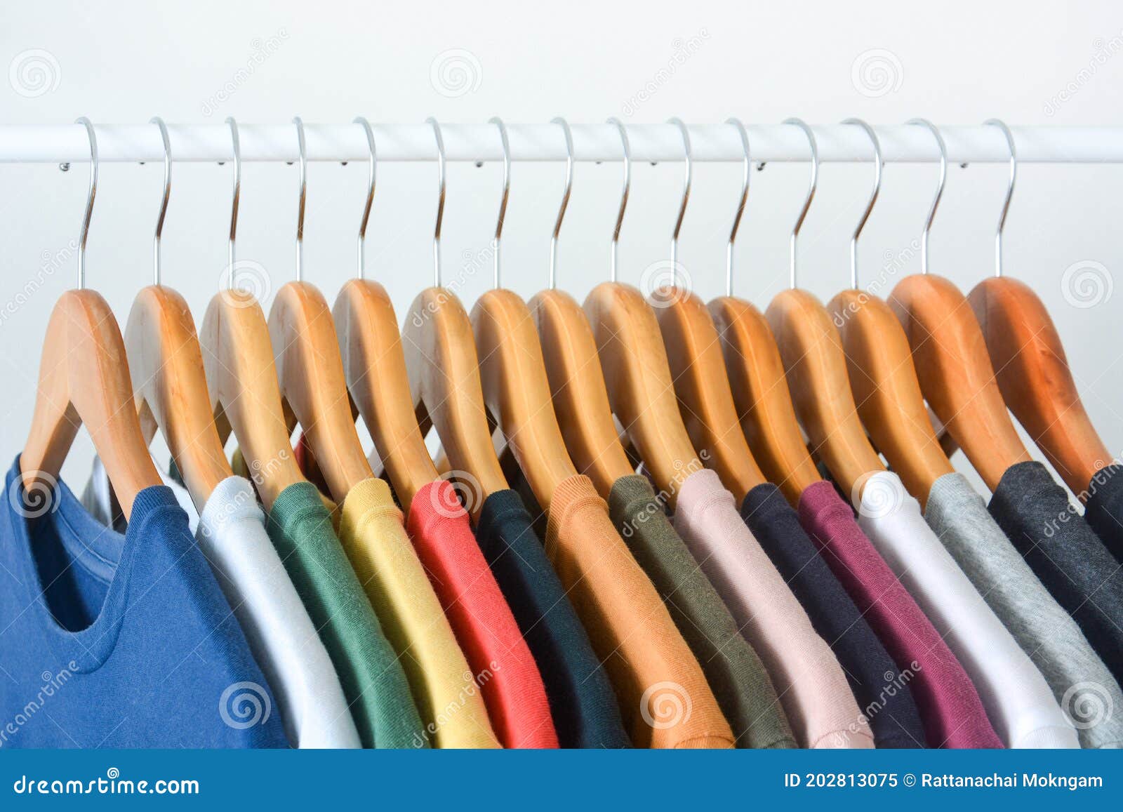 Plastic Orange Clothes Hanger Set, For Cloth Hanging