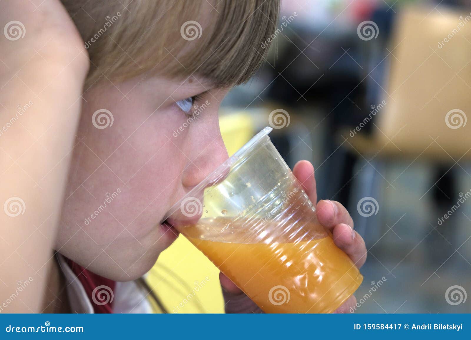 маленькая девочка пьет сперму фото 55
