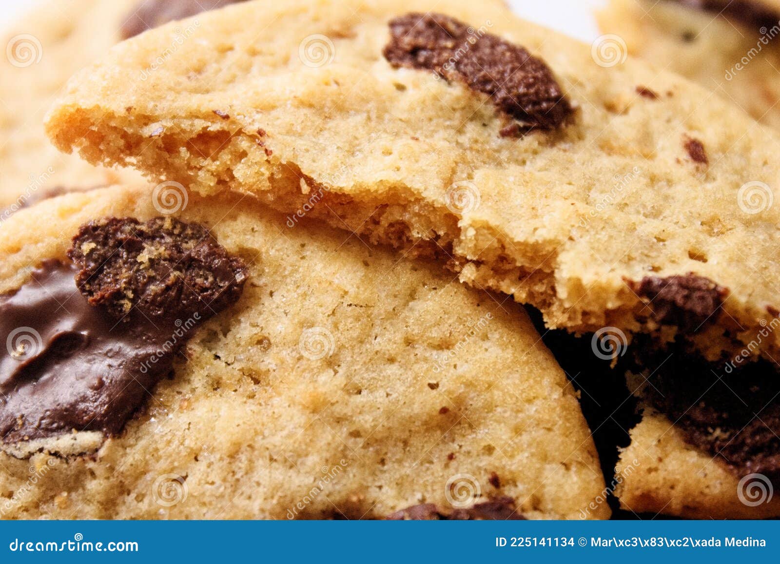 delicious, cruncky and sweet choco chip golden cookies
