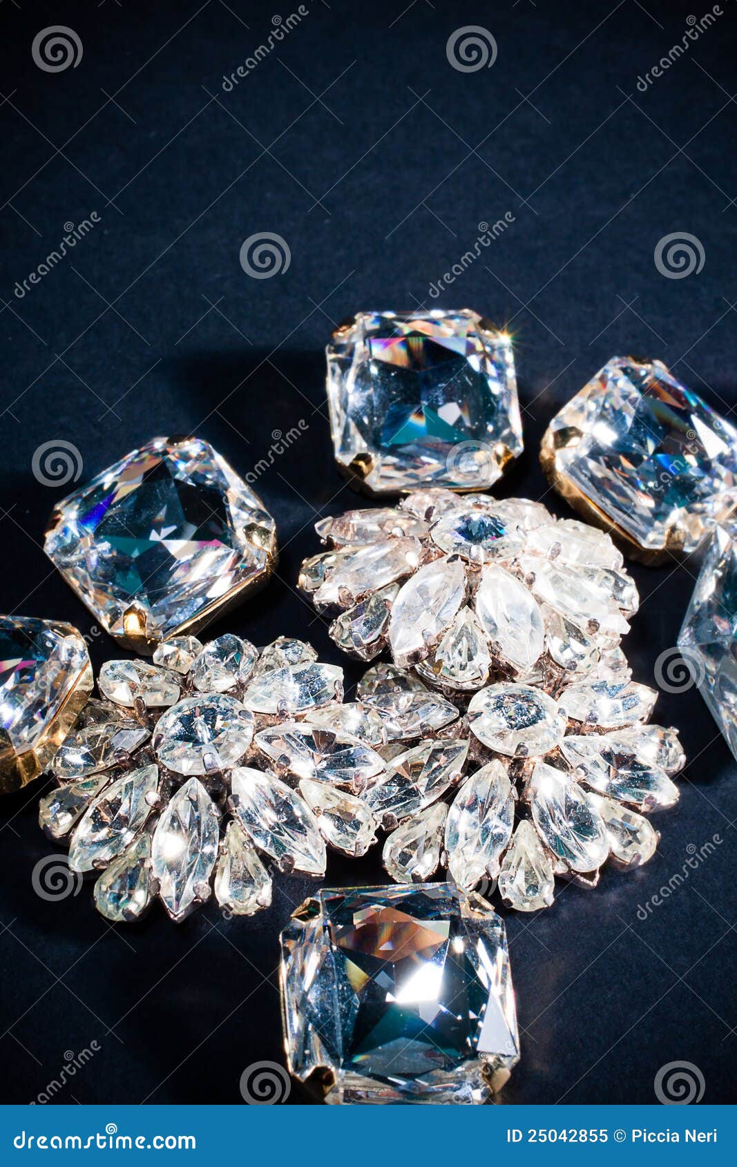 Close up on diamond jewels stock image. Image of light 25042855