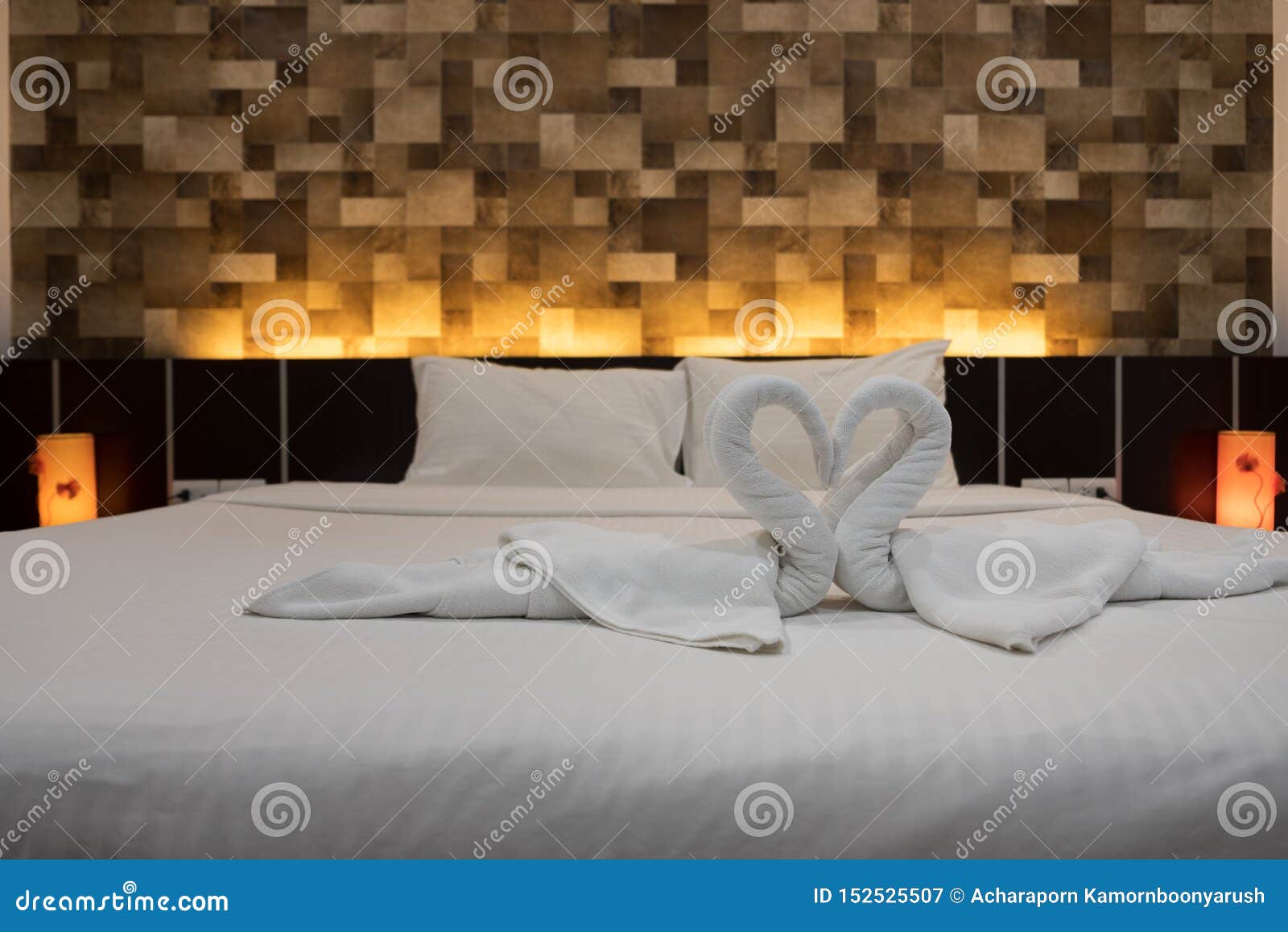 Close Up Folded Swans Bird Of Fresh White Bath Towels On The Bed Sheet In The Hotel Stock Image Image Of People Holding 152525507