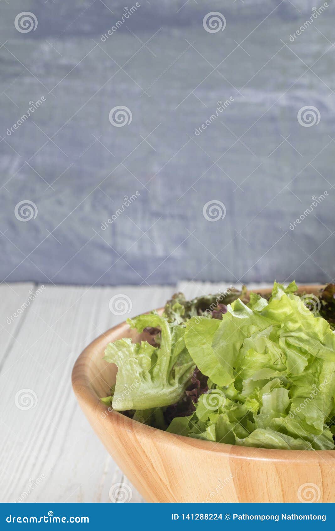 Green Oak Lettuce and Red Oak Lettuce on Wooden Bowl Stock Photo ...