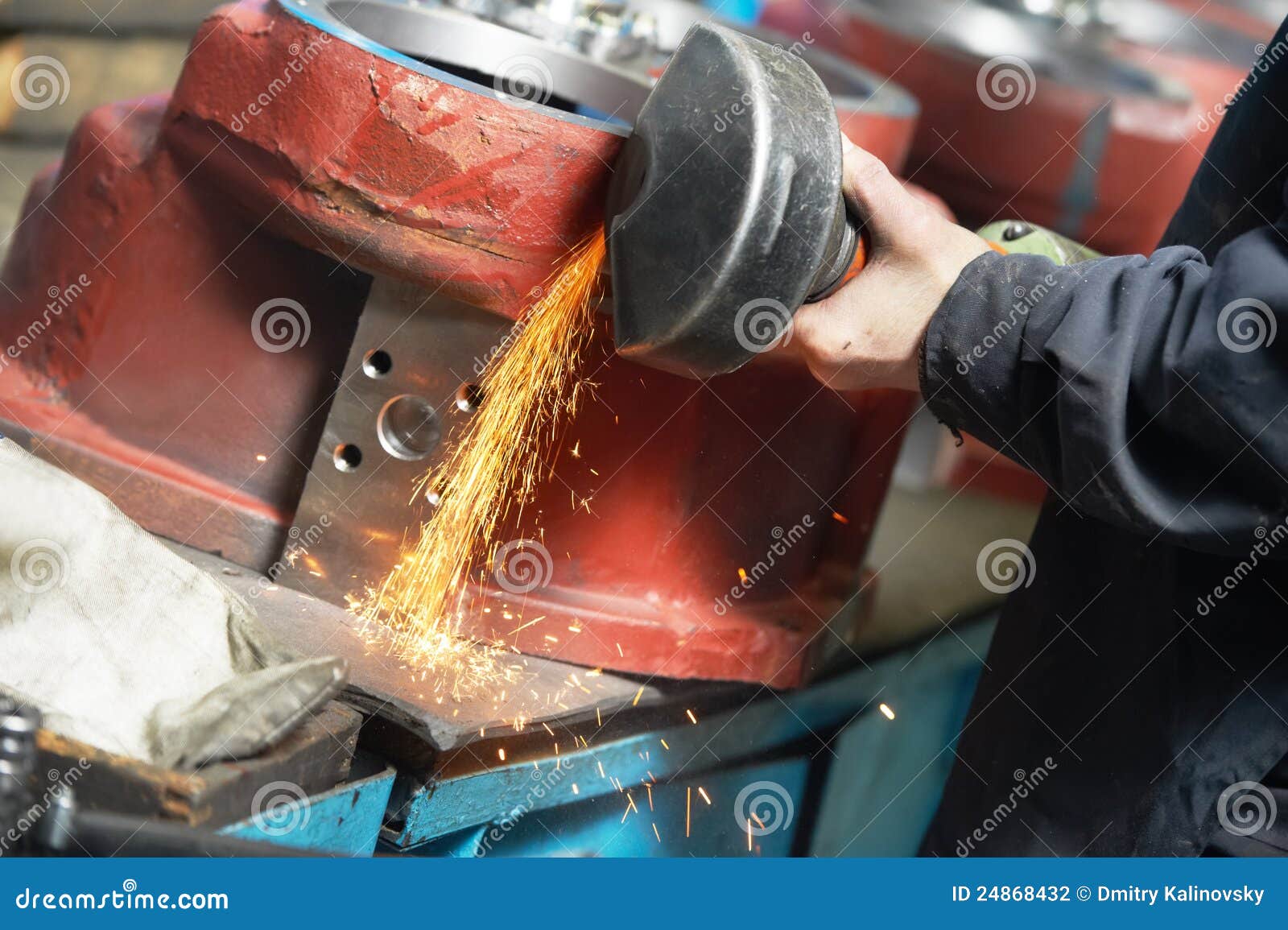 close-up grinding process with power tool