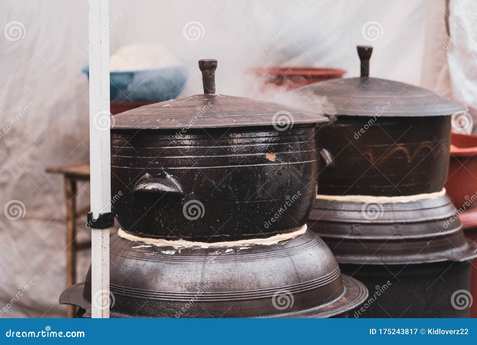 Close Up Image of Large Korean Traditional Ceramic Rice Cooker with Smoke  Coming Out. Korean Stone Pot Stock Image - Image of history, basket:  175243817