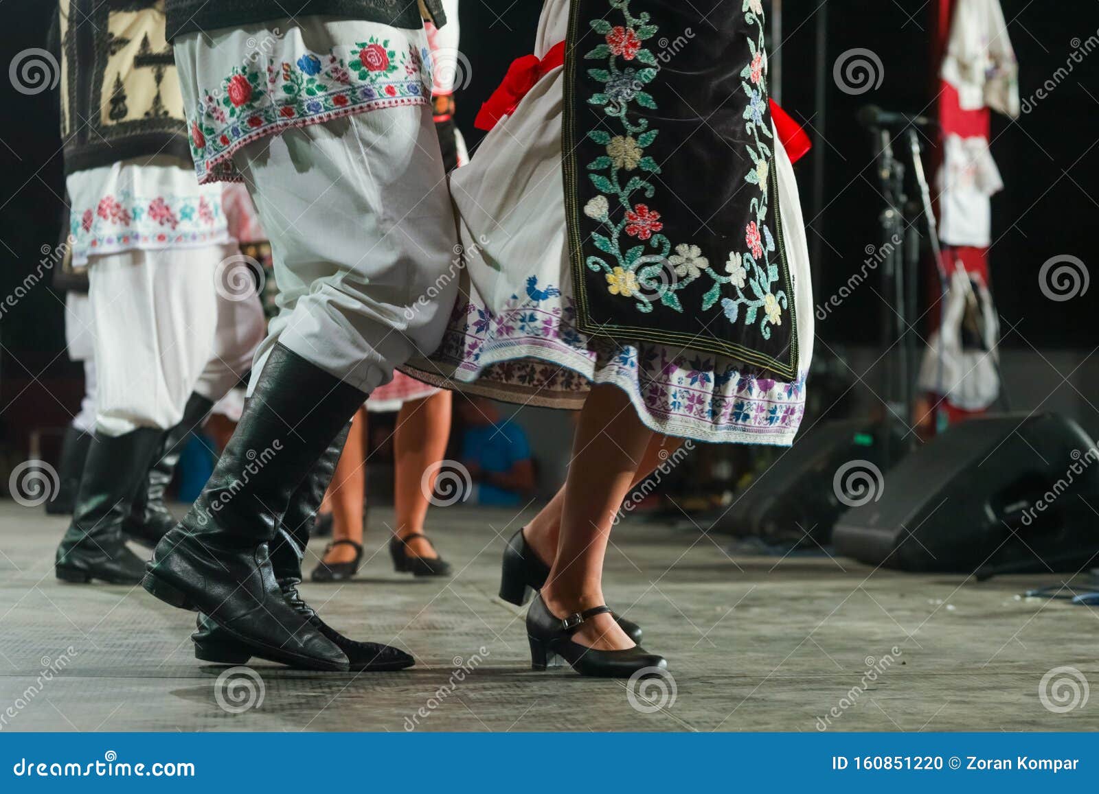 folkloric dance shoes