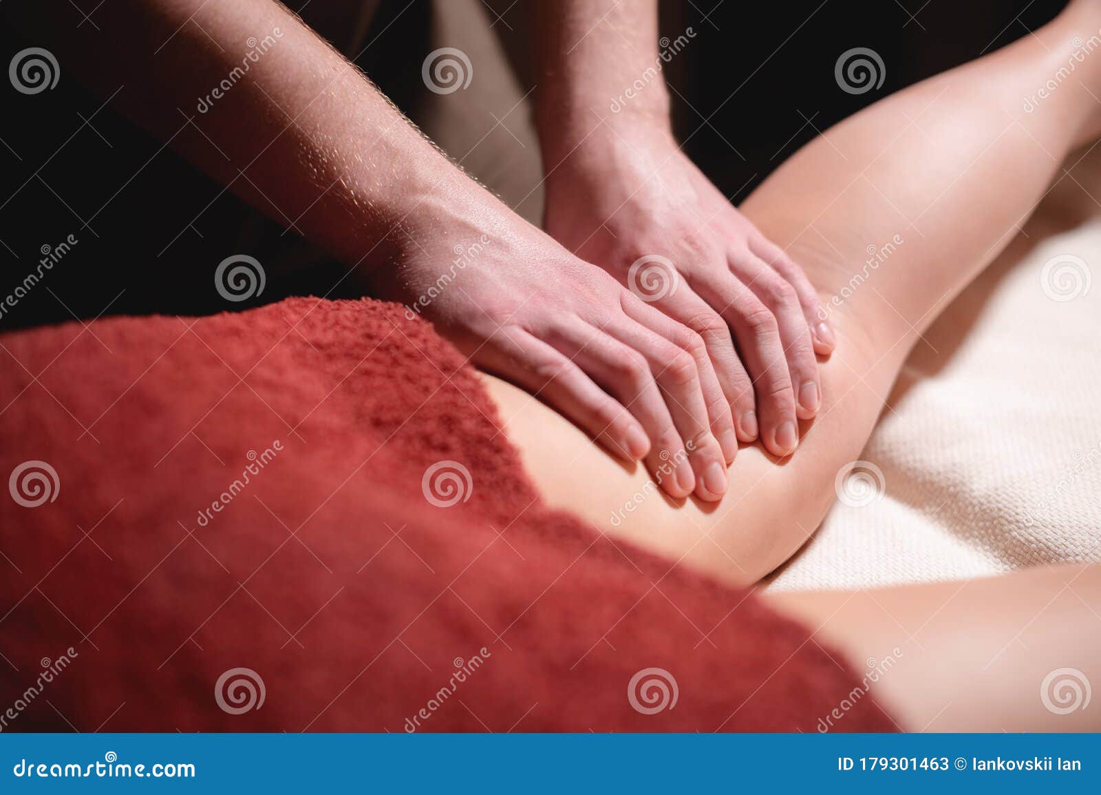 https://thumbs.dreamstime.com/z/close-up-low-key-woman-s-thigh-massage-professional-premium-spa-salon-man-masseur-does-dark-room-close-up-low-key-179301463.jpg