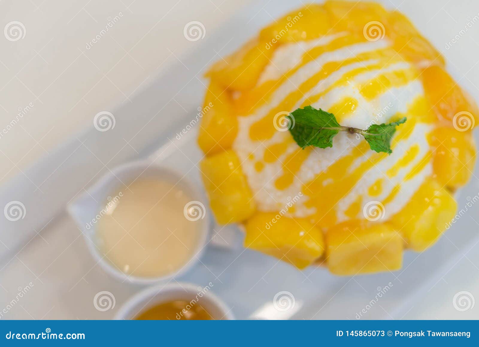 Close Up Mango Bing Su with Sauces in White Plate Stock Image - Image ...