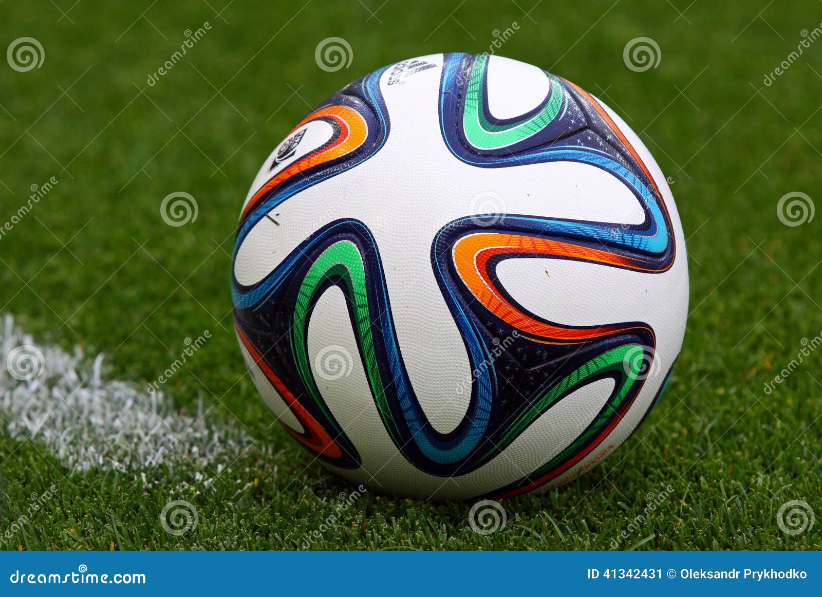 Close-up Official FIFA 2014 World Cup Ball (Brazuca) Editorial Photo -  Image of close, field: 41342431
