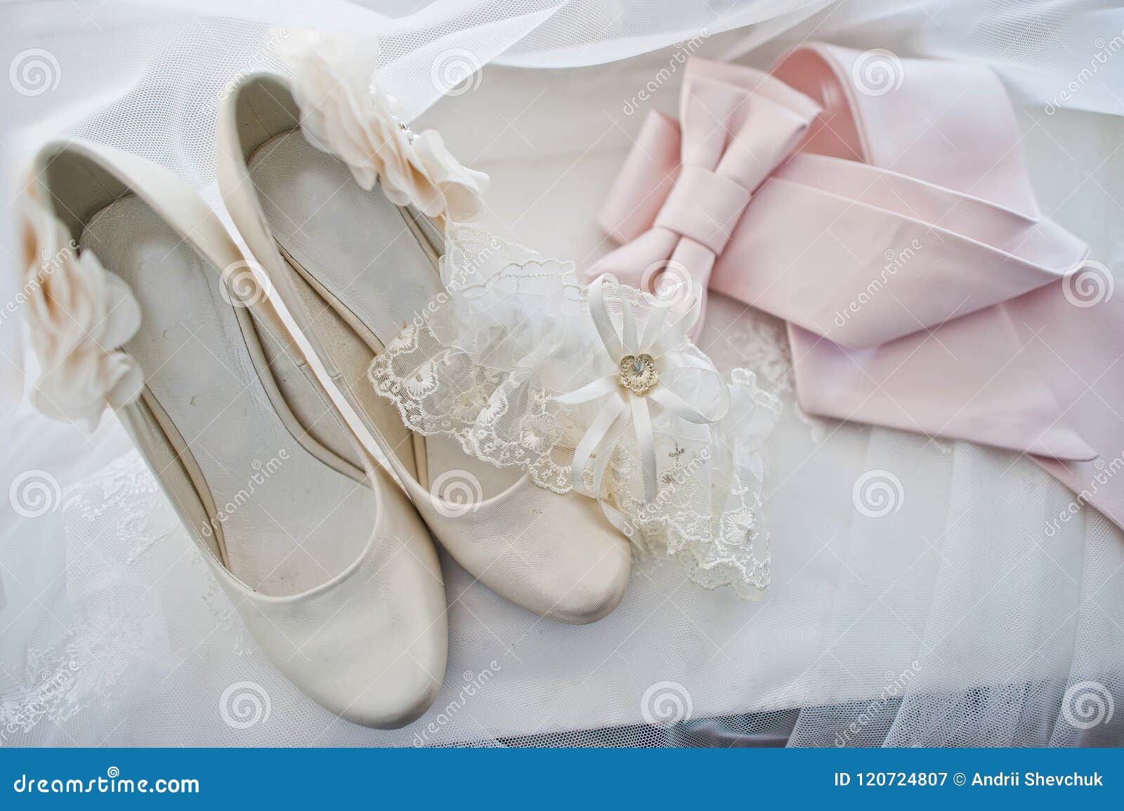 Close-up Photo of Bridal Beige Wedding Heels, Lace Garter and Pi Stock ...