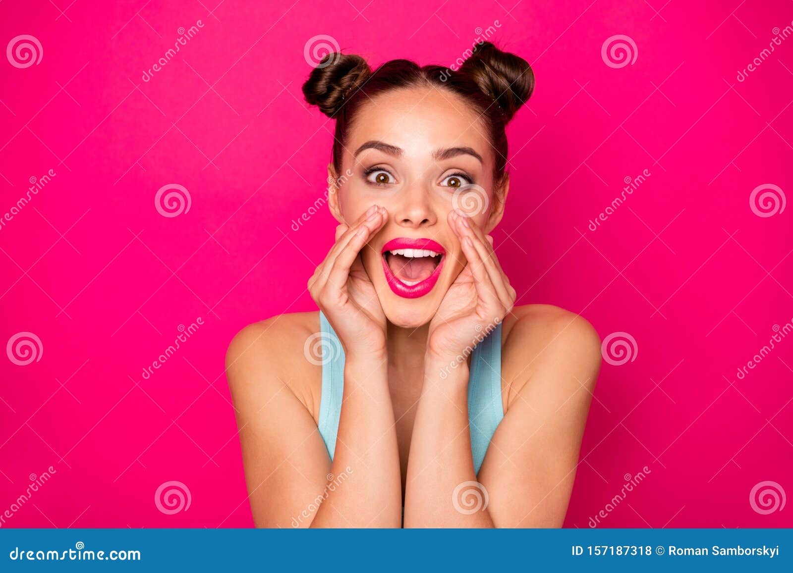 close up photo of crazy lady screaming shouting wearing blue singlet  over fuchsia background