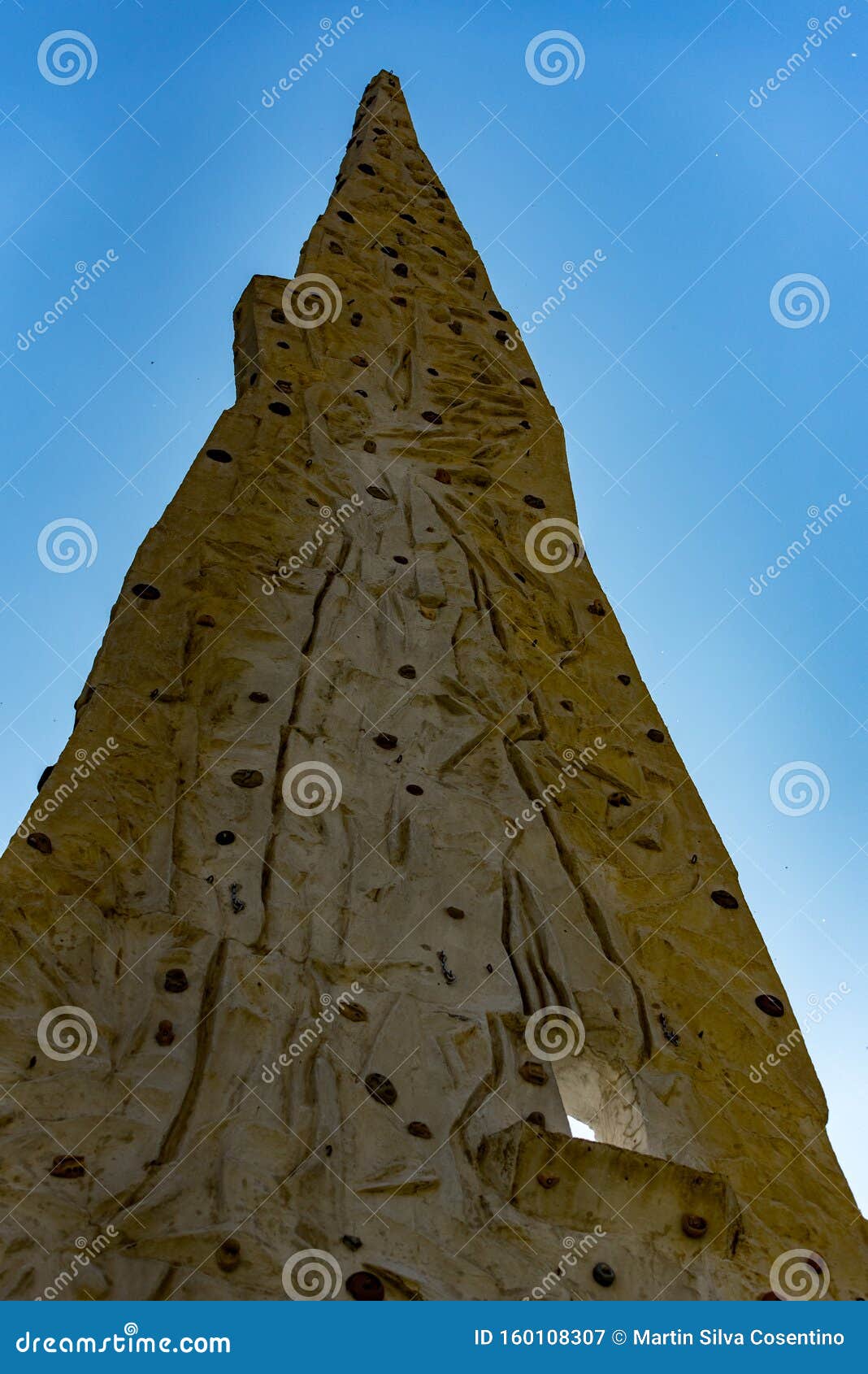 close up photo of a rock climbing wall