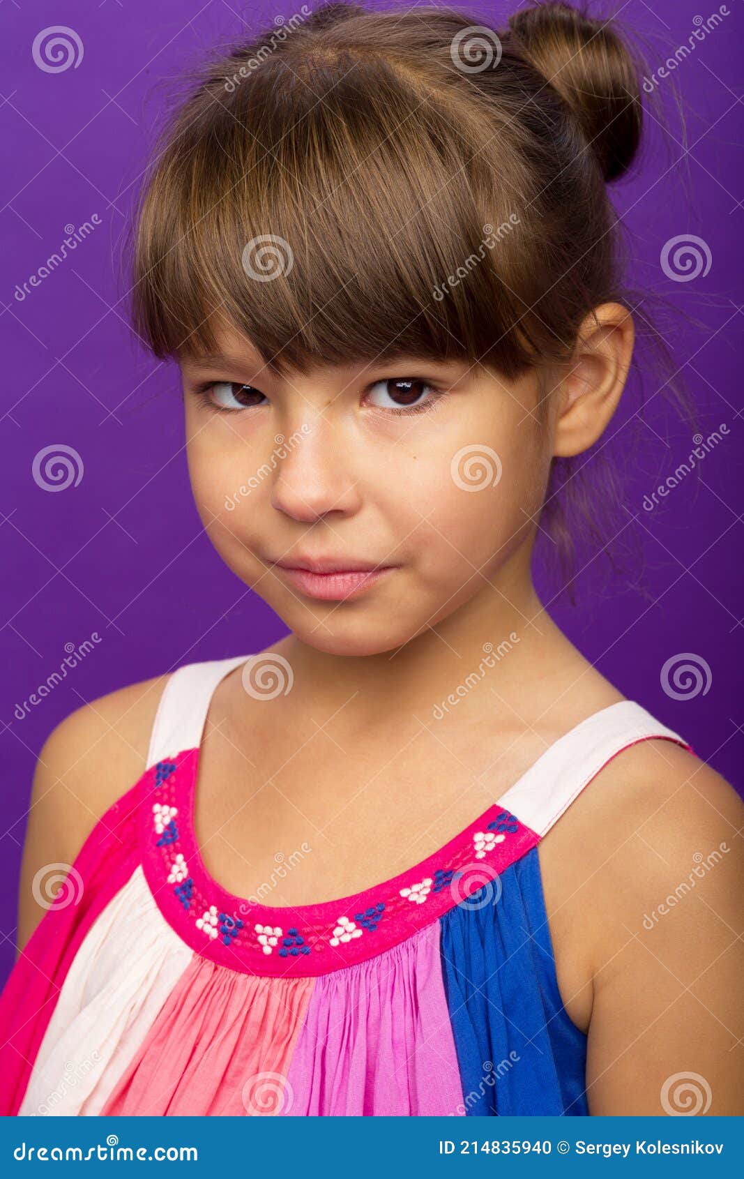 Close Up Portrait Of Pretty Preteen Girl Stock Photo - Image Of Beautiful, Close: 214835940
