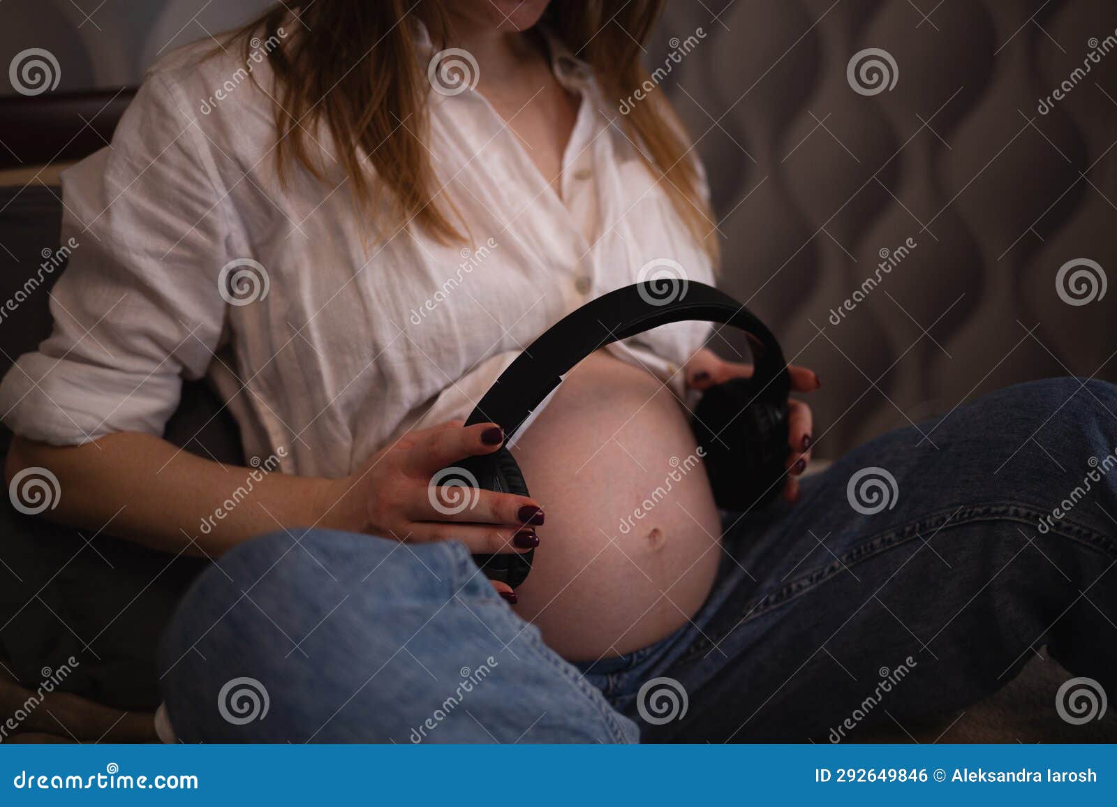 Close up of pregnant woman using headphones on her belly Stock Photo by  ©Dmyrto_Z 136380656