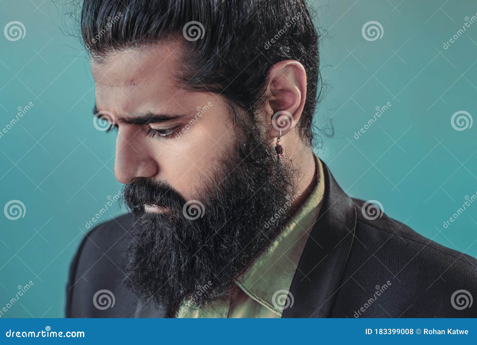 Stylish Bearded Hipster Model Man Bun Hairstyle Lifestyle Street Depth  Stock Photo by ©albejor2002@hotmail.com 336298466