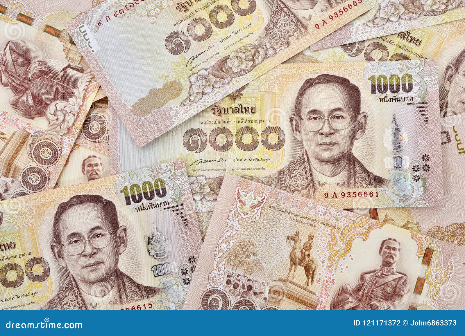 1000 бат сегодня. 1000 Бат банкнота. 1000 Бат фото. 1000 Тайских бат фото. Банкнота Тайланда 1000 бат.