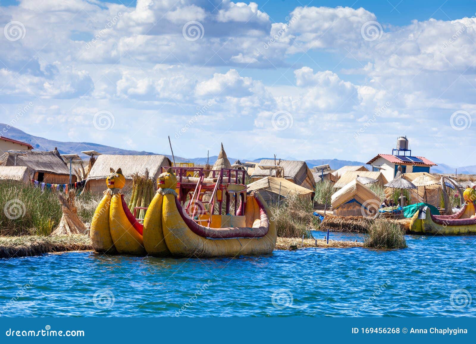 peru tourist boat