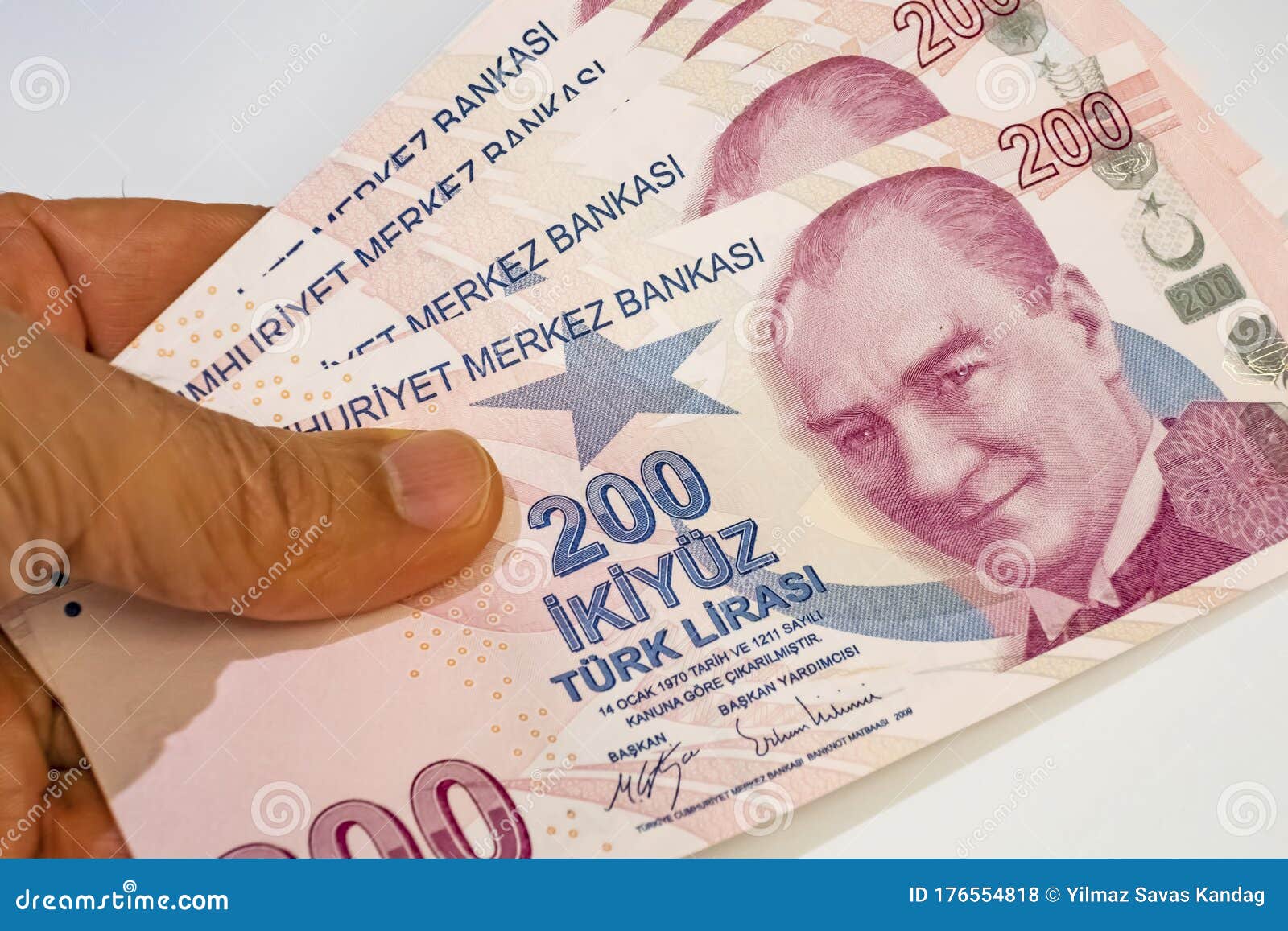 200 турецких в рублях. 200 Турецких лир. 100 Турецких лир. 200 Лир купюра. 200 Лир турецких банкнота.