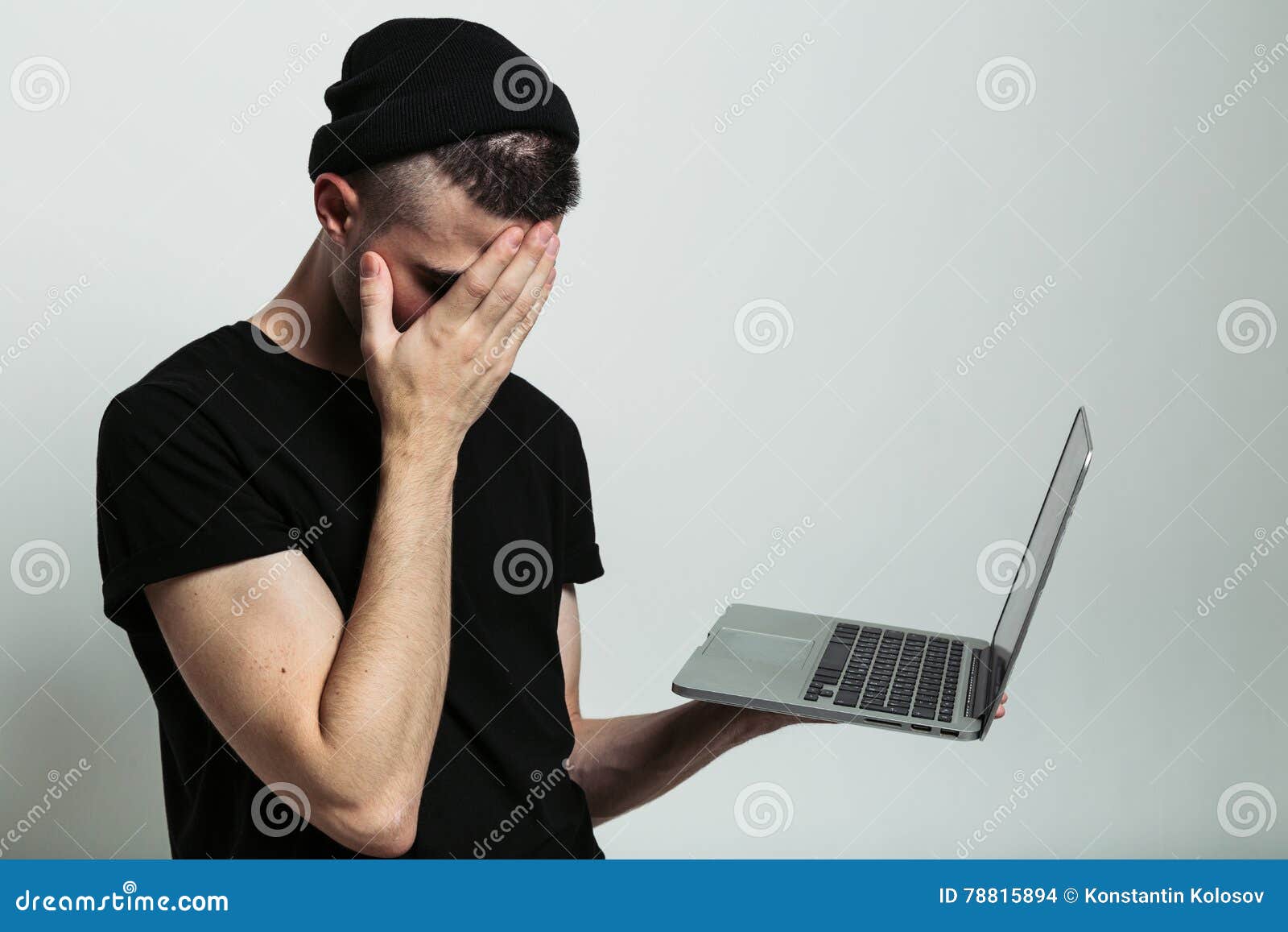 close-up-view-man-laptop-facepalm-studio-shot-young-guy-black-hat-t-shirt-holding-showing-gesture-copyspace-78815894.jpg