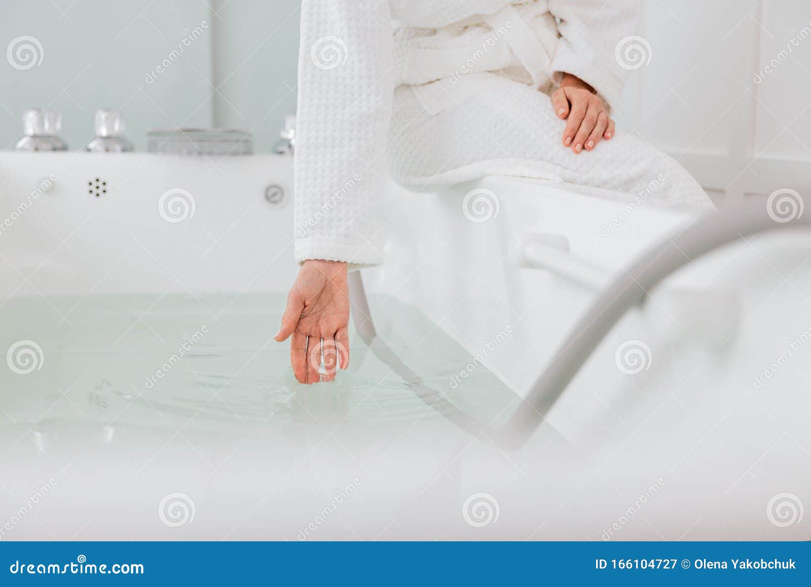 性感清纯美女浴室湿身诱惑高清私房写真图片(2)_配图网