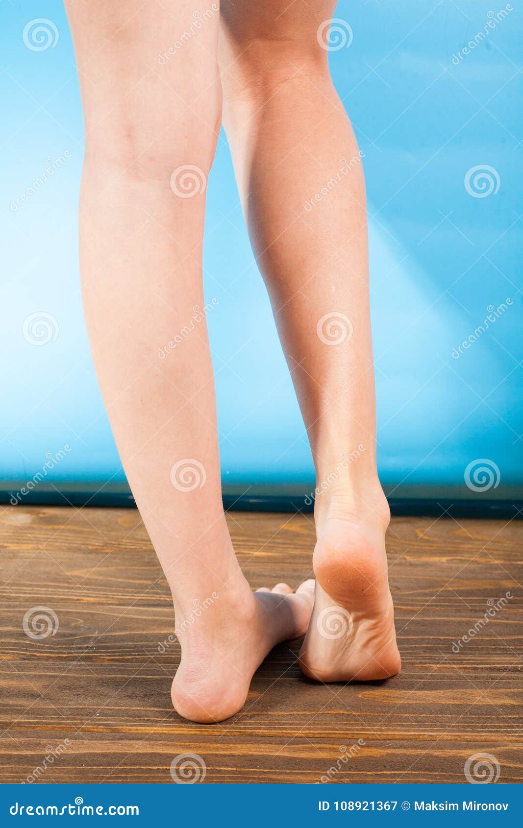 top of feet itch at night
